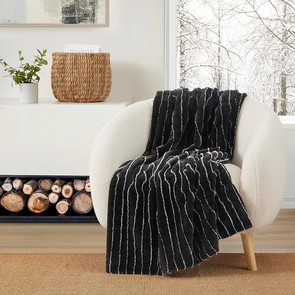 Koolaburra by UGG Whyte Faux Fur Throw 2 Koolaburra by UGG Whyte Faux Fur Throw - Image 2